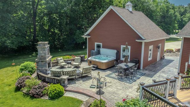 29591 Lakefield Court, Elkhart, IN 46514