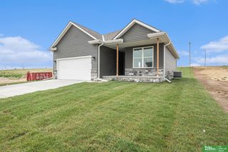 9710 N 167 Avenue Circle, Bennington, NE 68007