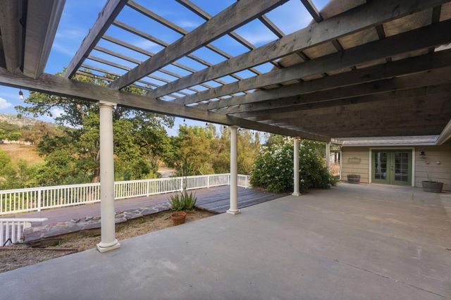 33515 River Knolls Lane, Coarsegold, CA 93614