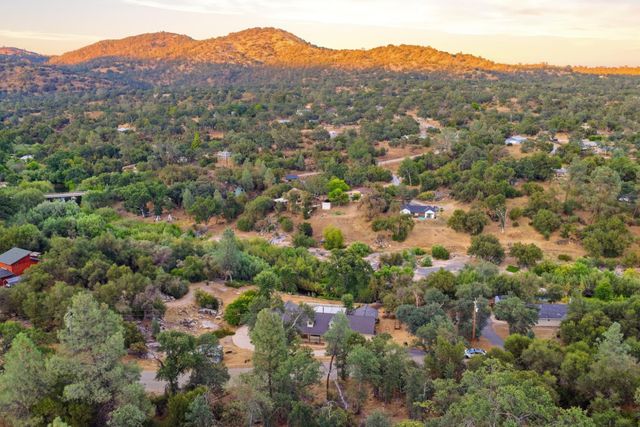 33515 River Knolls Lane, Coarsegold, CA 93614