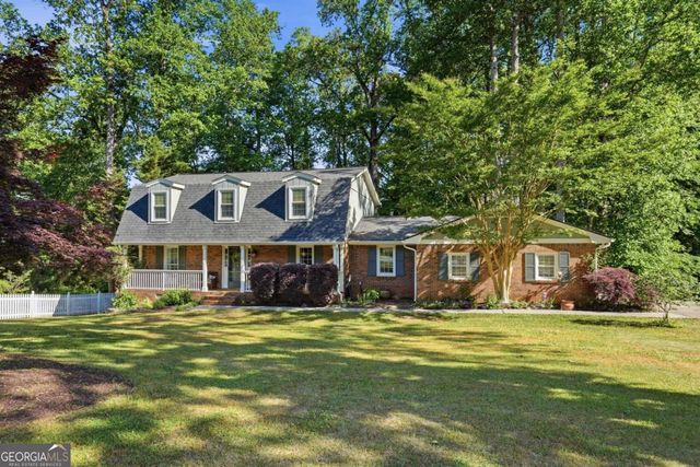 135 Beechwood Trail, Roswell, GA 30075