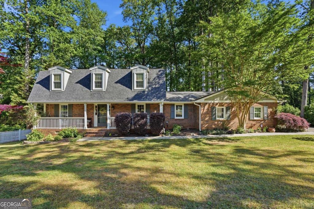 135 Beechwood Trail, Roswell, GA 30075