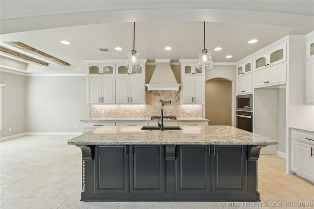 114 W 165th Street S, Glenpool, OK 74033