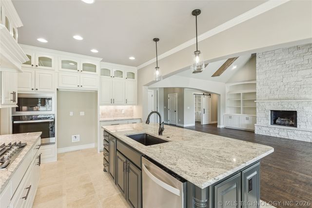 114 W 165th Street S, Glenpool, OK 74033