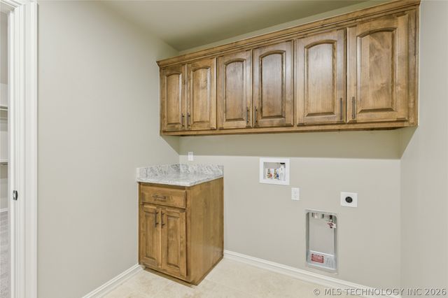 114 W 165th Street S, Glenpool, OK 74033