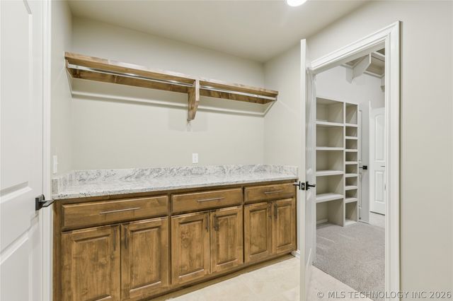 114 W 165th Street S, Glenpool, OK 74033