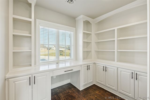 114 W 165th Street S, Glenpool, OK 74033