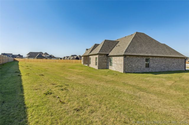 114 W 165th Street S, Glenpool, OK 74033