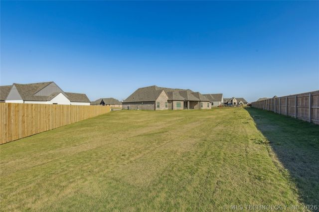 114 W 165th Street S, Glenpool, OK 74033
