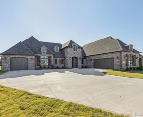 114 W 165th Street S, Glenpool, OK 74033