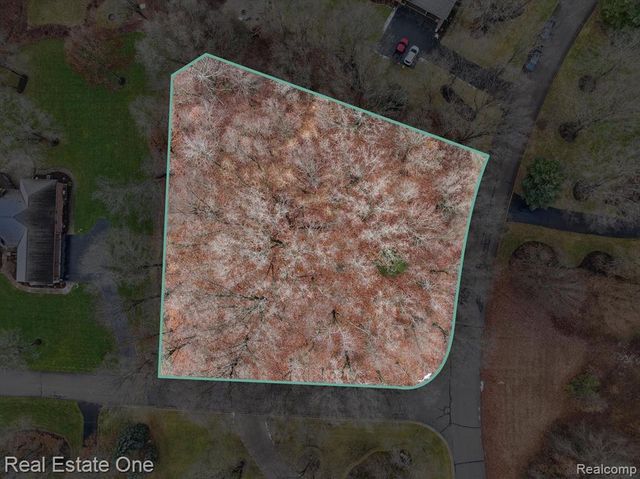 2423 Canterwood, Highland, MI 48356