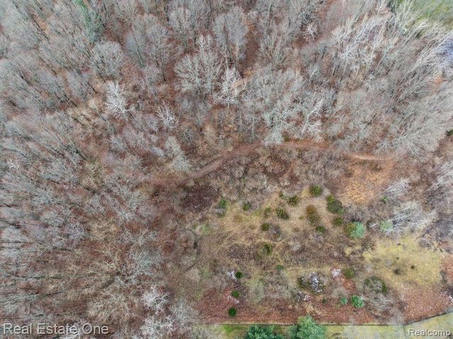 2423 Canterwood, Highland, MI 48356
