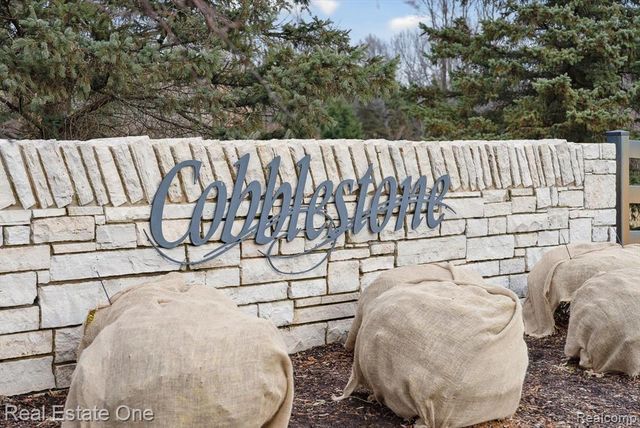 2423 Canterwood, Highland, MI 48356