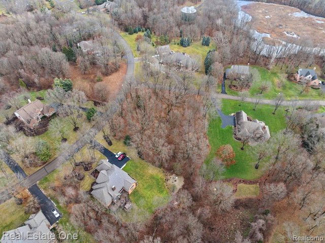 2423 Canterwood, Highland, MI 48356