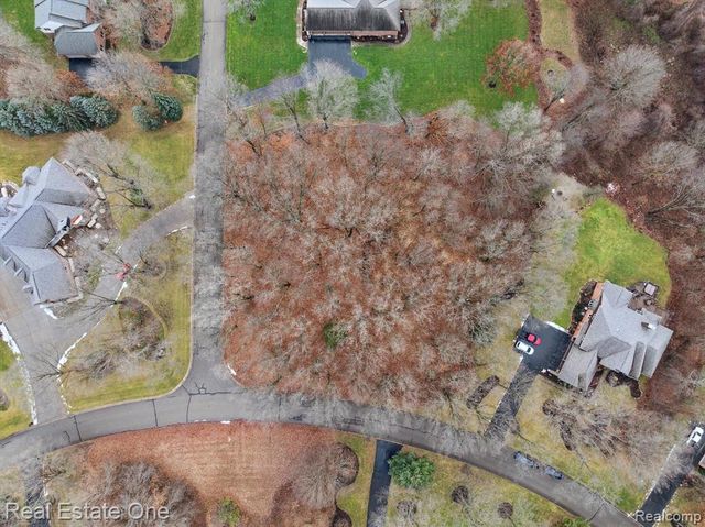 2423 Canterwood, Highland, MI 48356