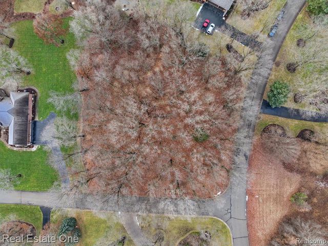 2423 Canterwood, Highland, MI 48356