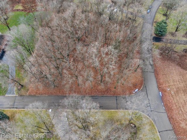 2423 Canterwood, Highland, MI 48356