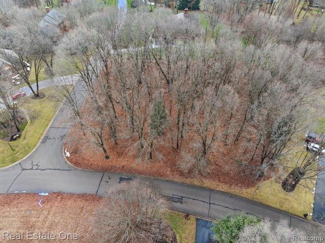 2423 Canterwood, Highland, MI 48356