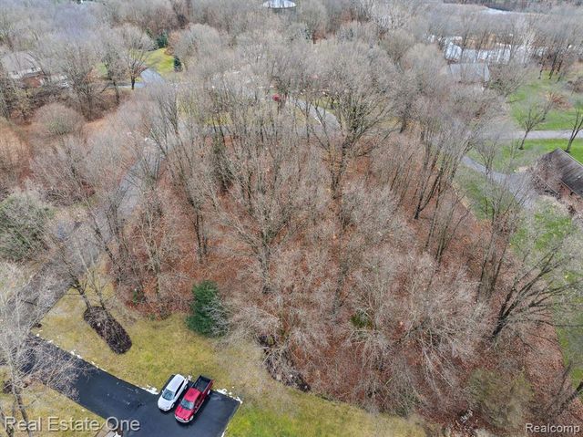 2423 Canterwood, Highland, MI 48356