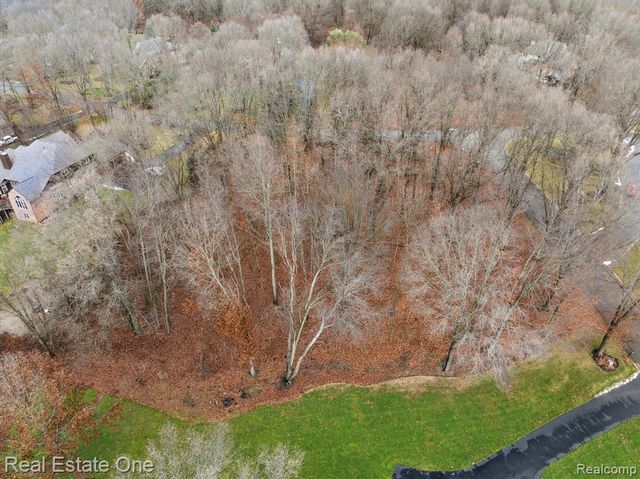 2423 Canterwood, Highland, MI 48356
