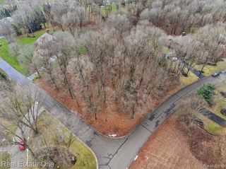 2423 Canterwood, Highland, MI 48356