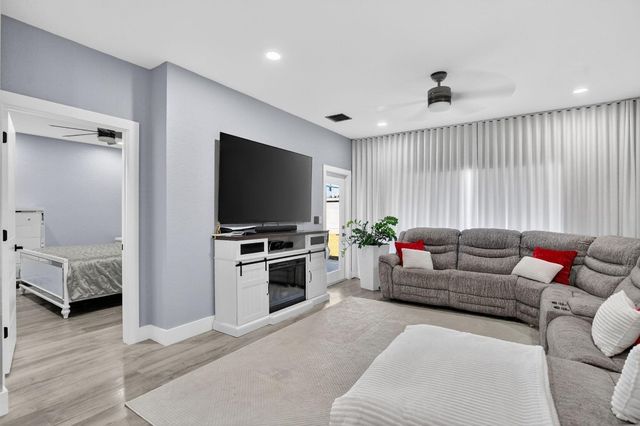 4275 SW 10th Court, Deerfield Beach, FL 33442