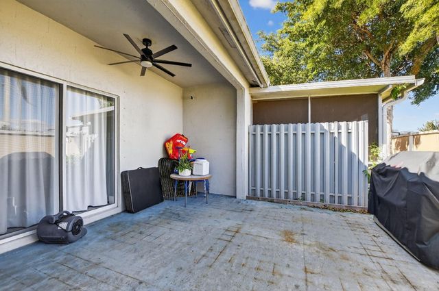 4275 SW 10th Court, Deerfield Beach, FL 33442