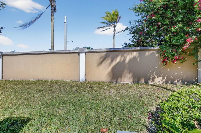 4275 SW 10th Court, Deerfield Beach, FL 33442
