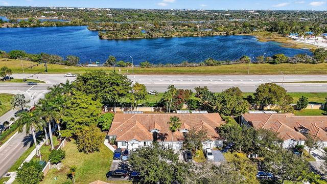 4275 SW 10th Court, Deerfield Beach, FL 33442
