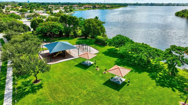 4275 SW 10th Court, Deerfield Beach, FL 33442