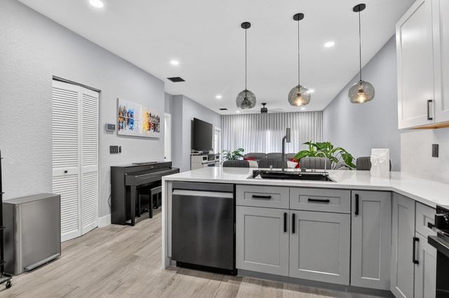 4275 SW 10th Court, Deerfield Beach, FL 33442