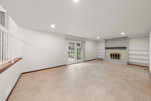 8233 Nevada Circle, Bloomington, MN 55438