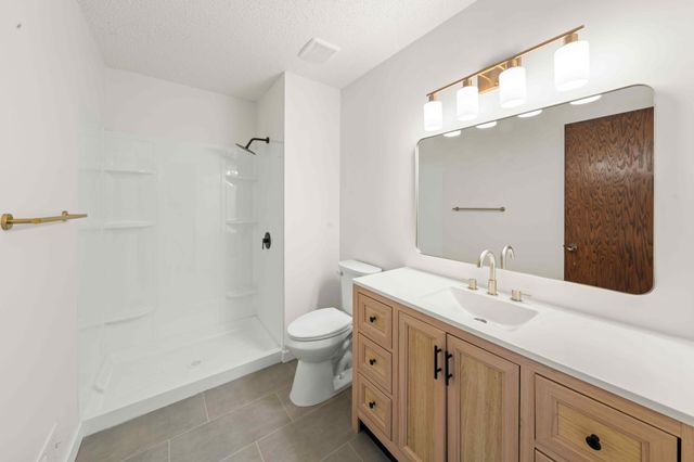 8233 Nevada Circle, Bloomington, MN 55438
