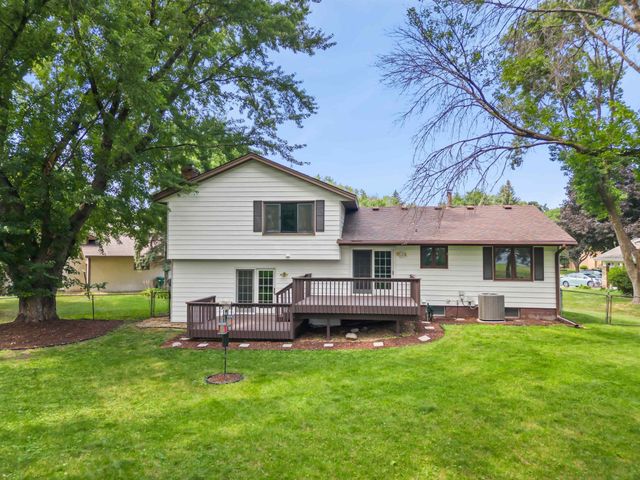 8233 Nevada Circle, Bloomington, MN 55438