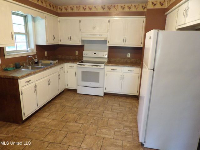 4271 Laws Hill Road, Waterford, MS 38685