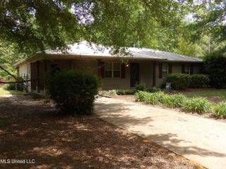 4271 Laws Hill Road, Waterford, MS 38685