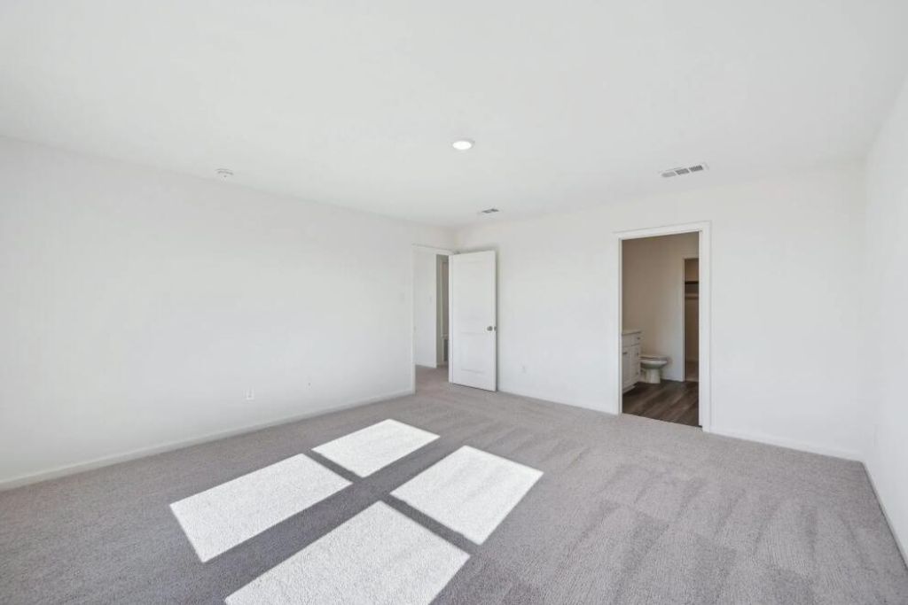 Image 8 of property listing at 5309 Cottage Landing Drive, Summerville, SC 29485