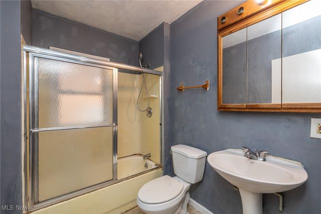 5219 W 54th Street, Parma, OH 44134