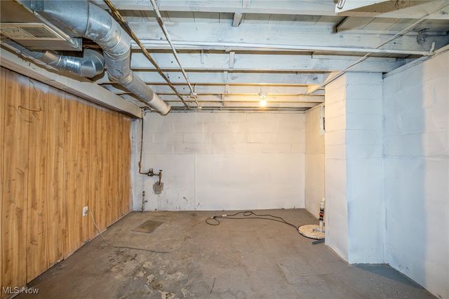 5219 W 54th Street, Parma, OH 44134