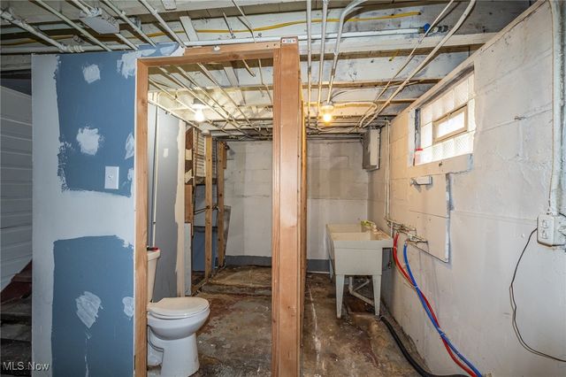 5219 W 54th Street, Parma, OH 44134