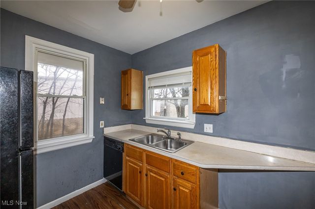 5219 W 54th Street, Parma, OH 44134