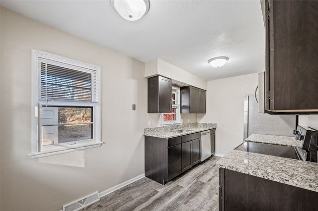 1829 Pearl Drive, West Des Moines, IA 50265