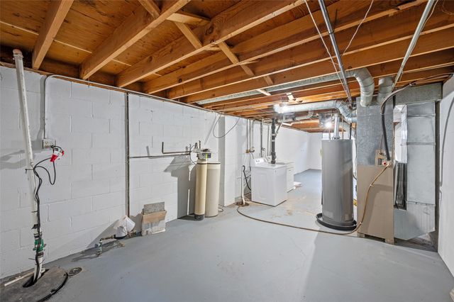 1829 Pearl Drive, West Des Moines, IA 50265