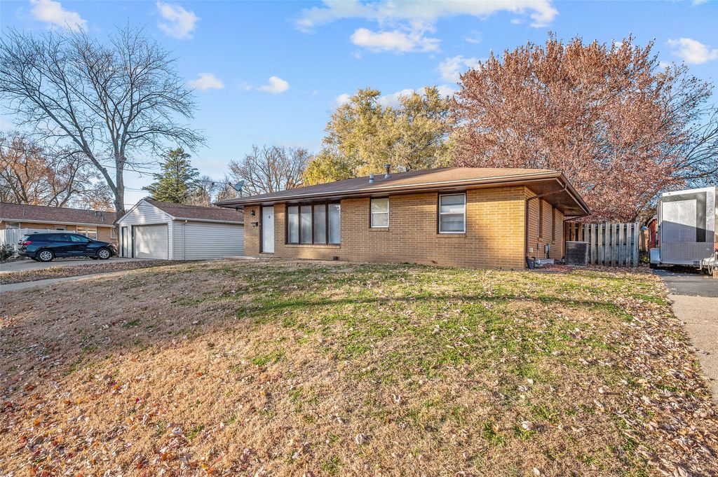 1829 Pearl Drive, West Des Moines, IA 50265