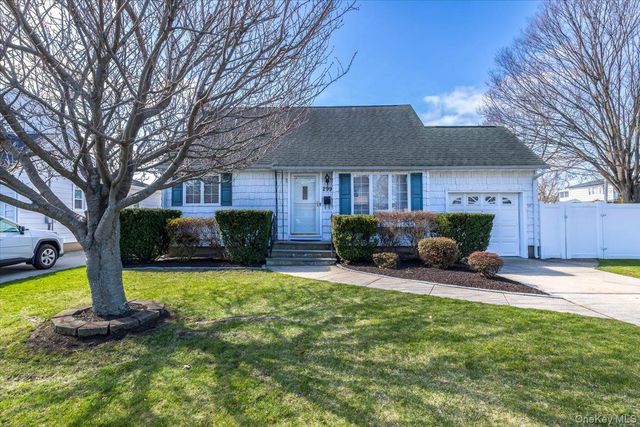 299 37 Street, Lindenhurst, NY 11757