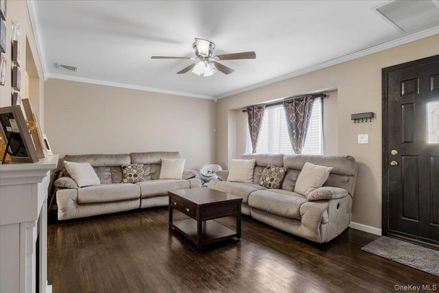 299 37 Street, Lindenhurst, NY 11757