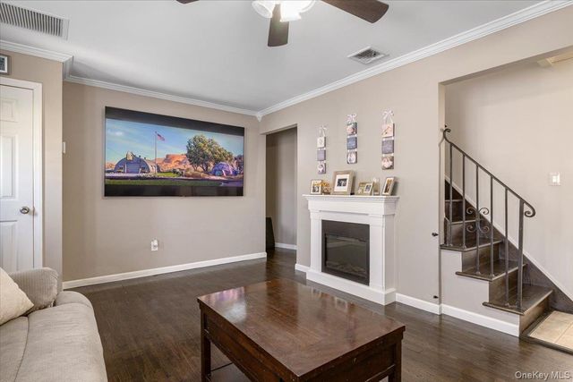 299 37 Street, Lindenhurst, NY 11757