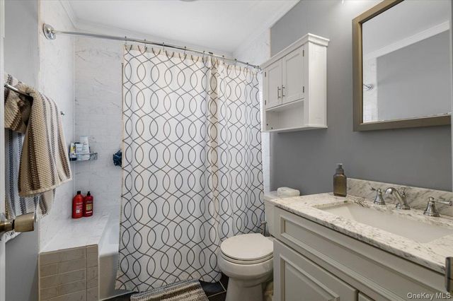 299 37 Street, Lindenhurst, NY 11757