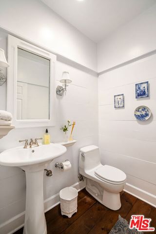 1647 N Beverly Glen Boulevard, Los Angeles, CA 90077