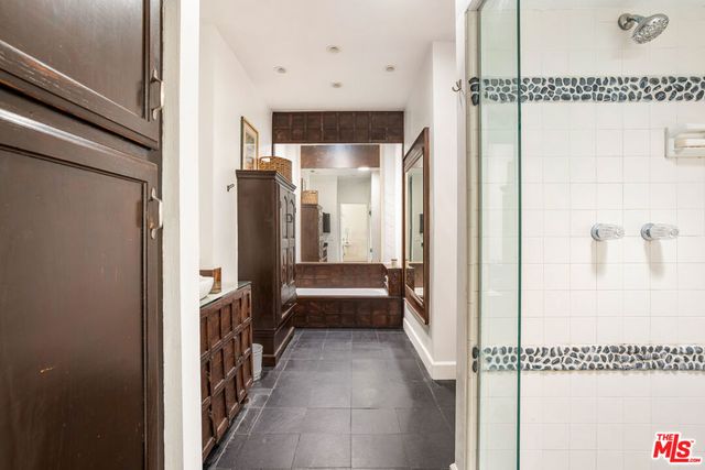 1647 N Beverly Glen Boulevard, Los Angeles, CA 90077